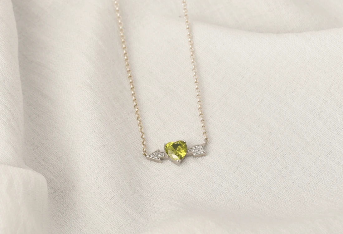 Մանյակ սիրտ-նետ կանաչ